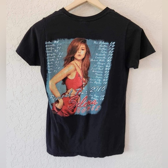 Selena Gomez Revival Tour Vintage T Shirt Size Small - Picture 2 of 6